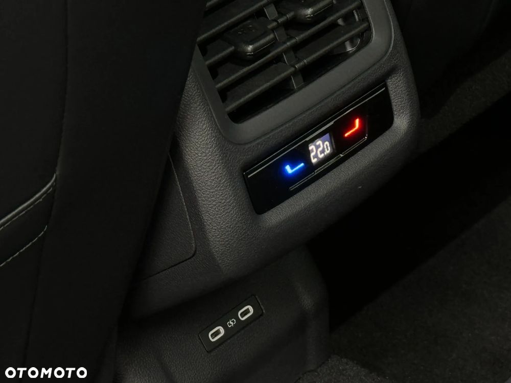 Volkswagen T-Roc 1.5 eTSI R-Line DSG - 16