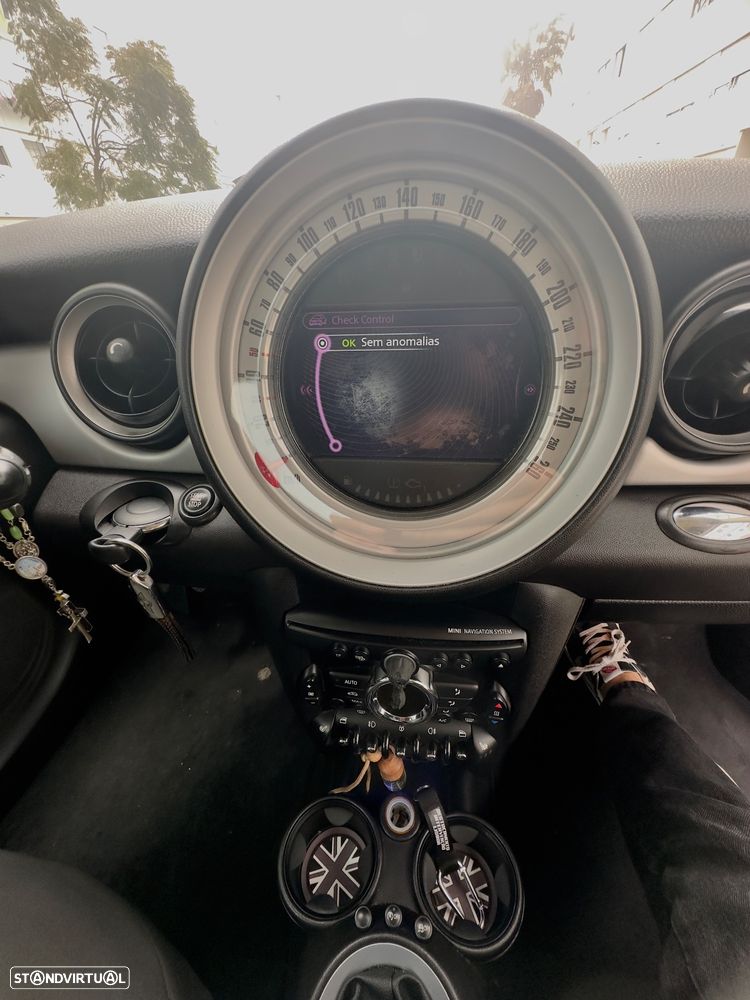 MINI 3 Portas Cooper D - 6