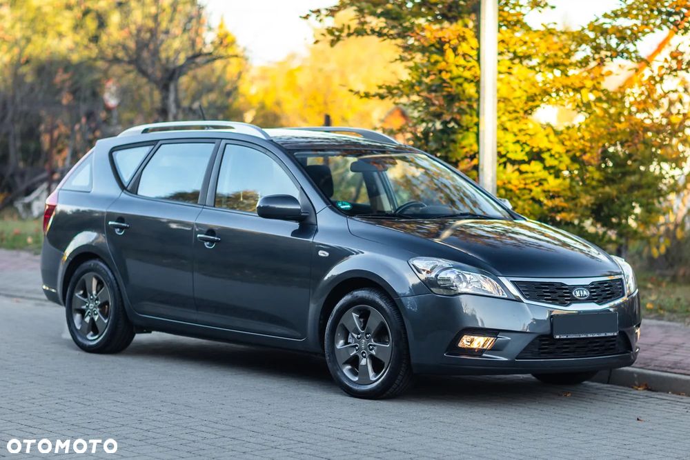 Kia Ceed - 11