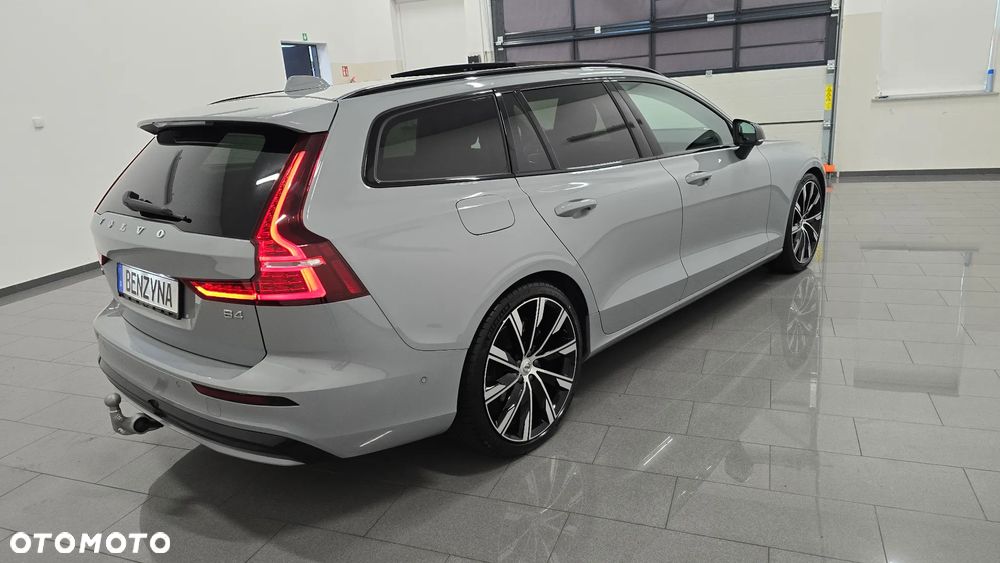 Volvo V60 B4 B DKG Plus Dark - 3