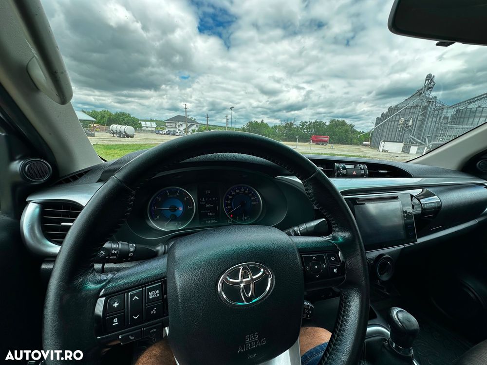 Toyota Hilux 4x4 Double Cab M/T Style - 6