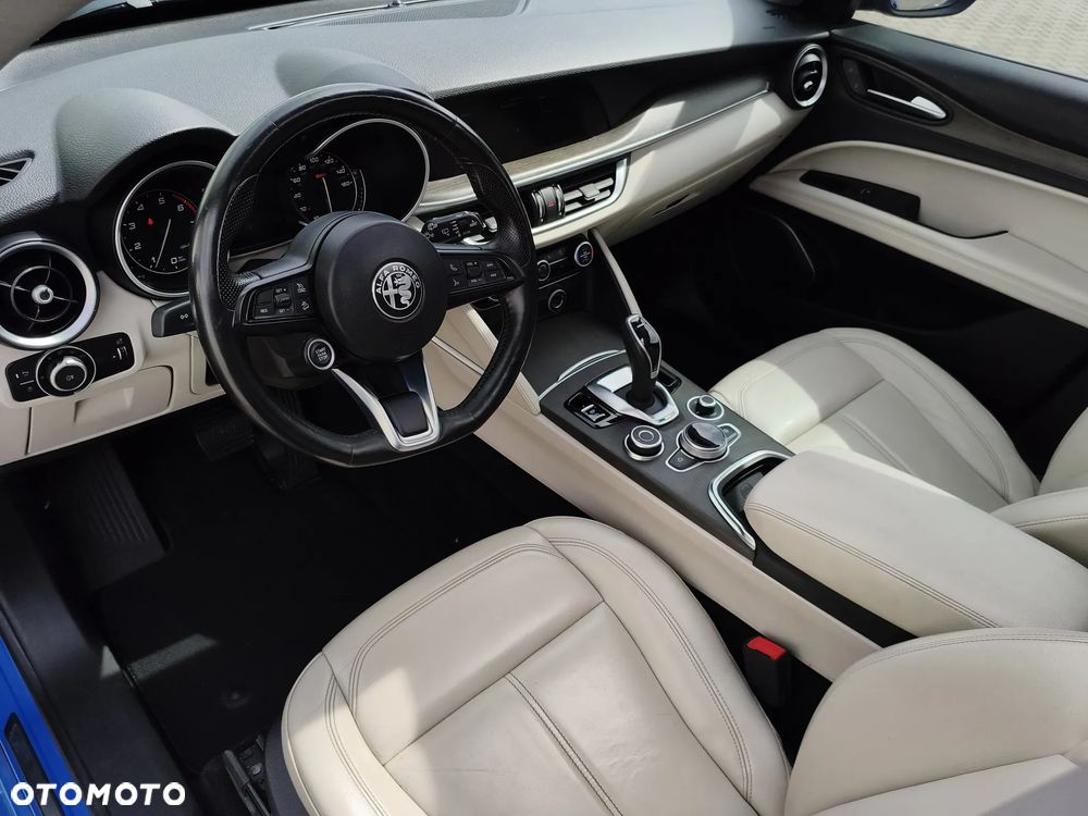 Alfa Romeo Stelvio 2.0 Turbo 16V AT8-Q4 Veloce Ti - 8
