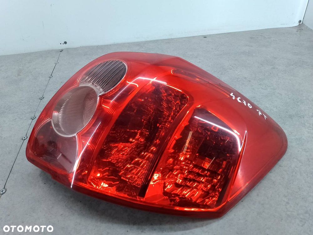 LAMPA TYLNA PRAWA TOYOTA AURIS I HATCHBACK 5D - 4