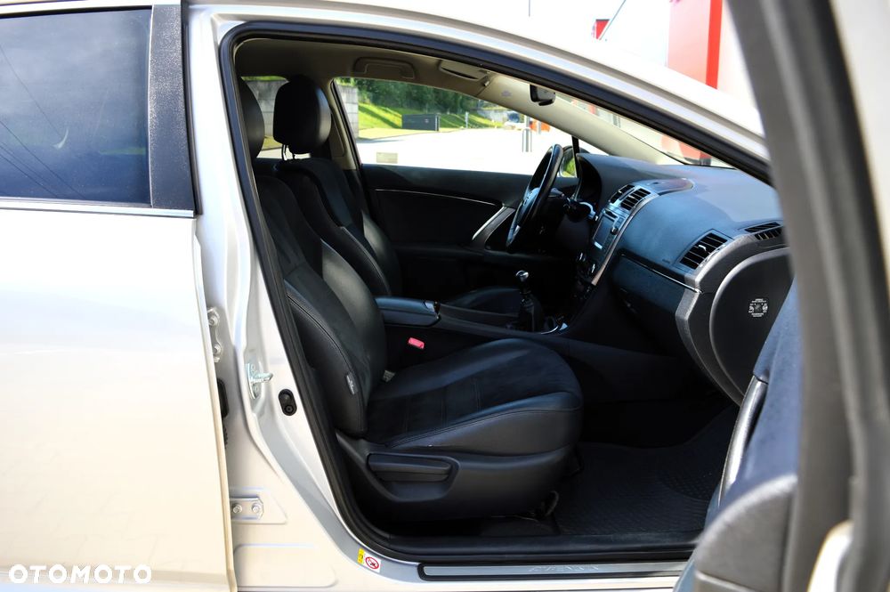 Toyota Avensis 2.0 D-4D Sol - 11