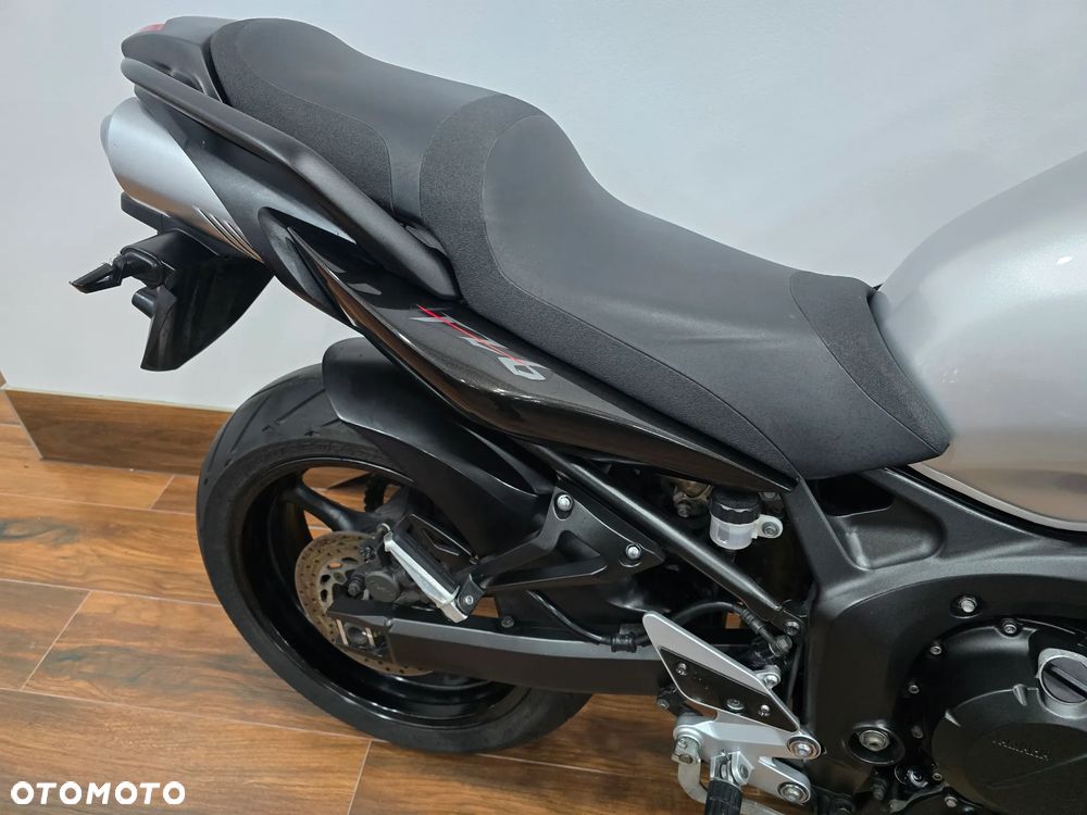 Yamaha FZ6 - 11