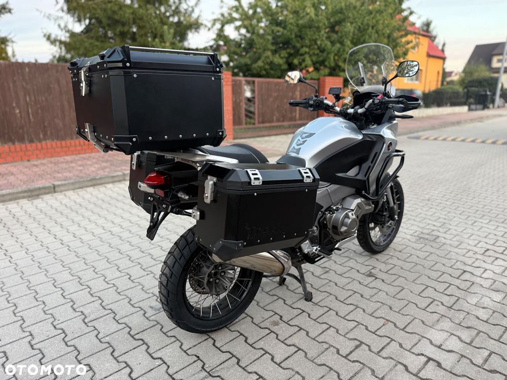 Honda VFR - 12