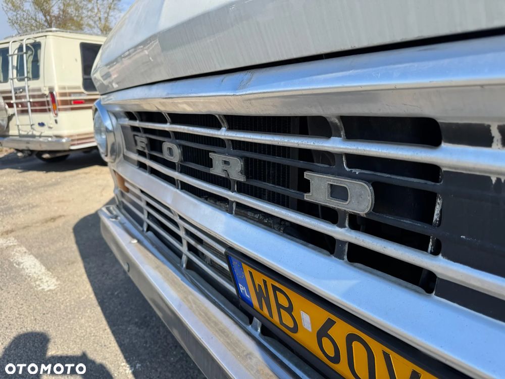 Ford ECONOLINE 300 V8 - 3