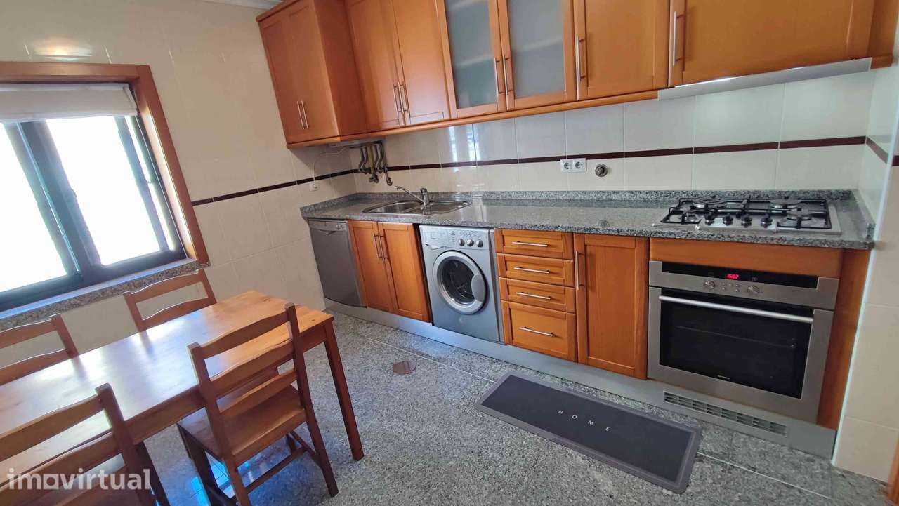 Apartamento T2 + garagem em frente ao Centro Comercial Glicínias Plaza - Grande imagem: 4/22