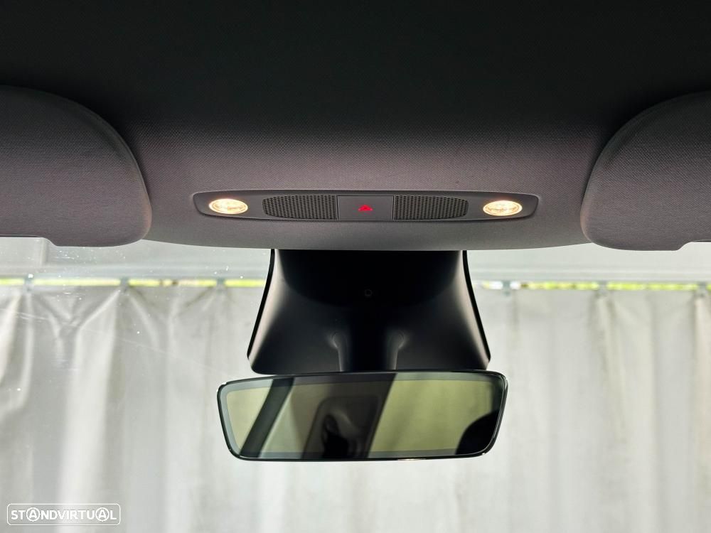 Tesla Model Y Performance Dual Motor AWD - 28