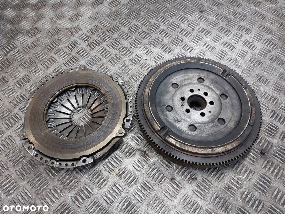 KOŁO DWUMASOWE + DOCISK AUDI A4 B6 1.6 8V 058105266H - 5