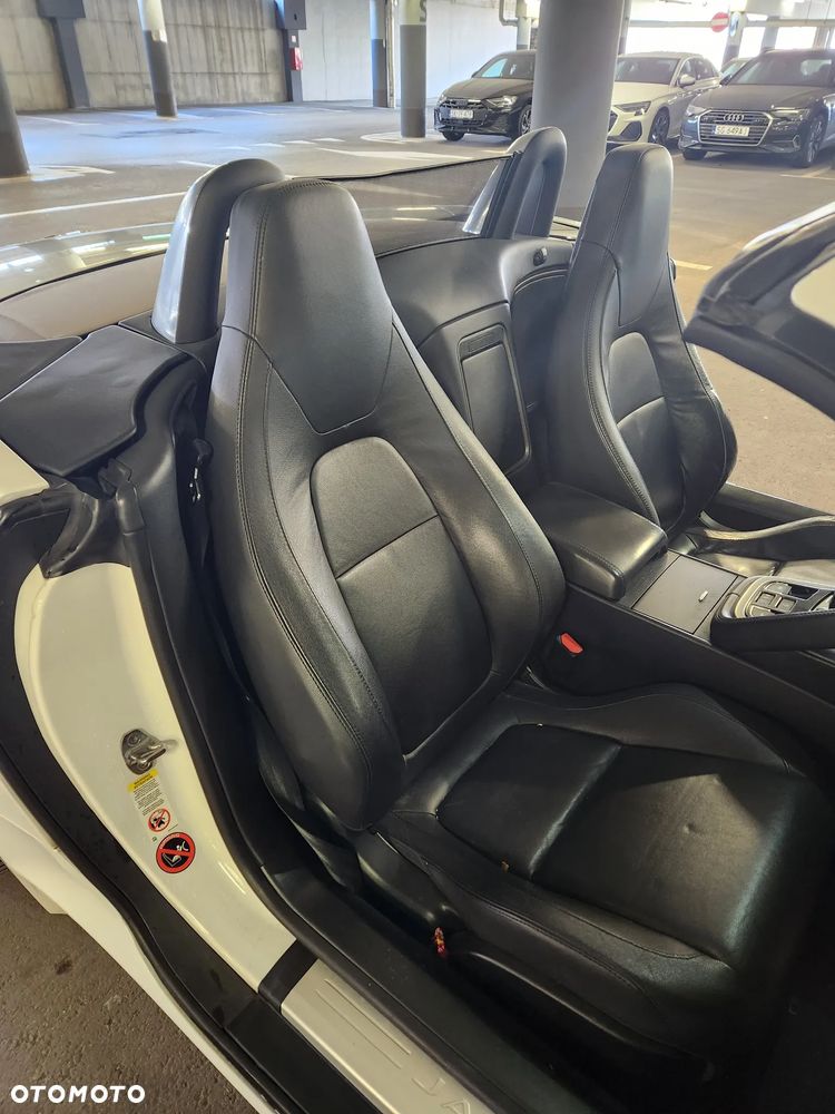 Jaguar F-Type Chequered Flag - 18