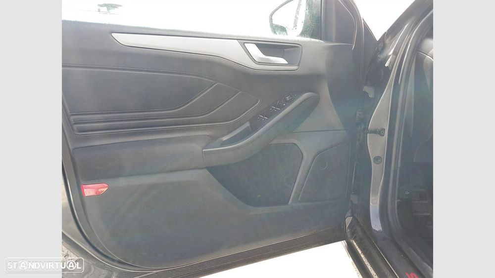 Ford Focus SW 1.0 EcoBoost MHEV ST-Line - 12