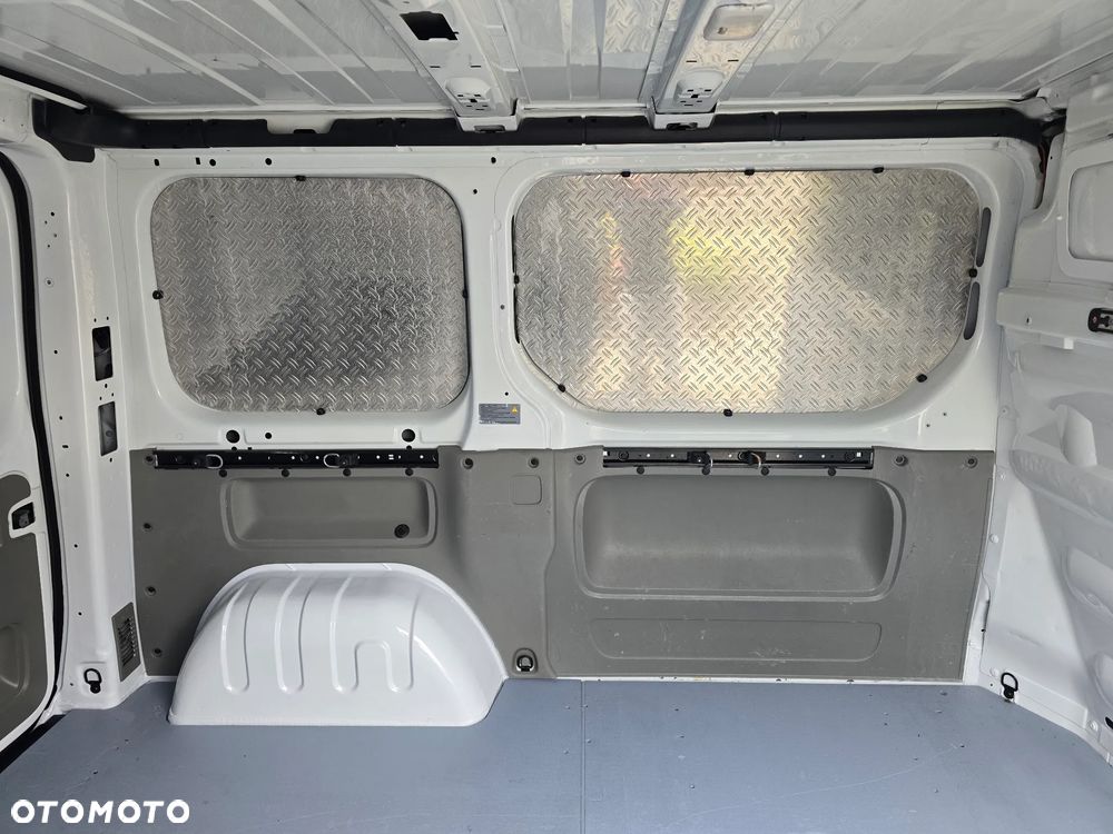 Opel Vivaro - 24