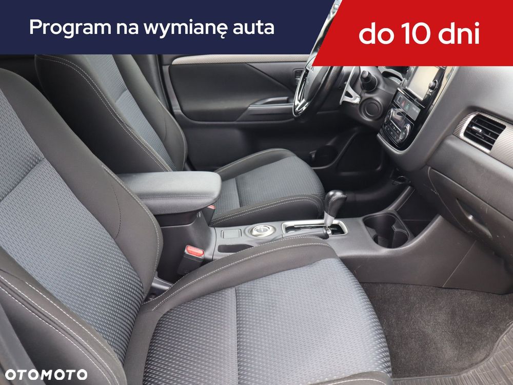 Mitsubishi Outlander - 11