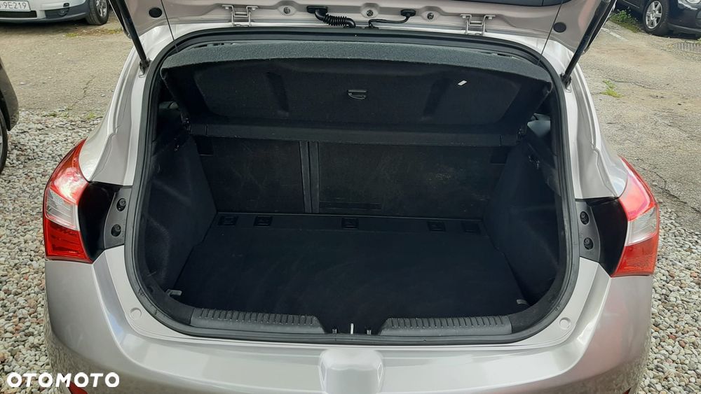 Hyundai i30 blue 1.6 CRDi Classic - 9