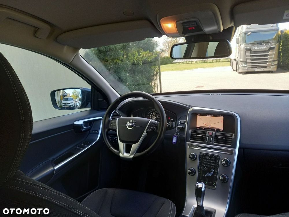 Volvo XC 60 D3 Momentum - 25