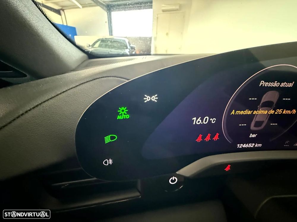 Porsche Taycan 4S - 34