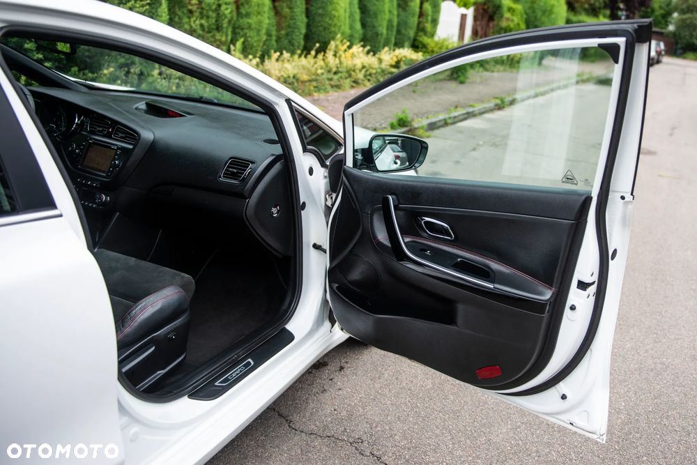 Kia Ceed 1.6 T-GDI GT - 37