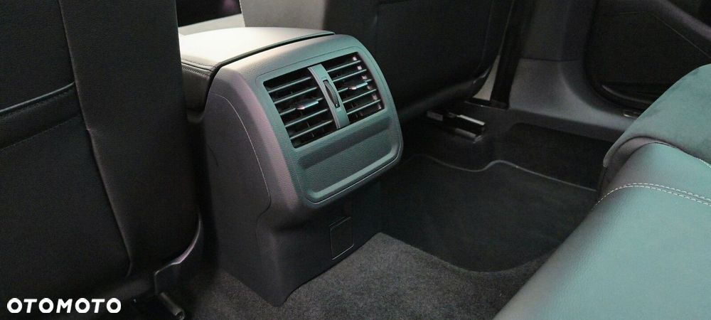 Volkswagen Passat - 36