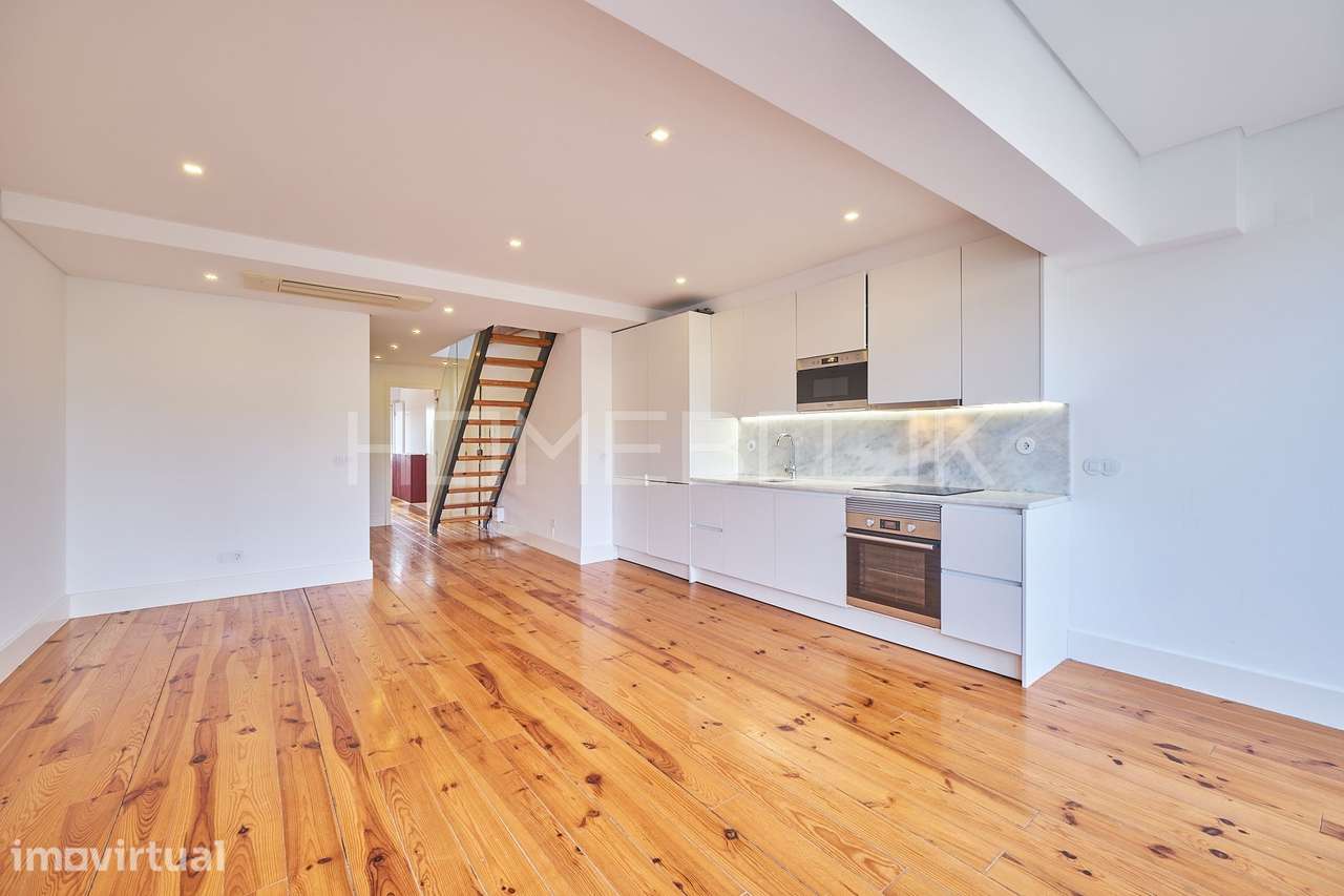 Apartamento T2 Duplex renovado com terraço na Graça - Lisboa - Grande imagem: 5/33