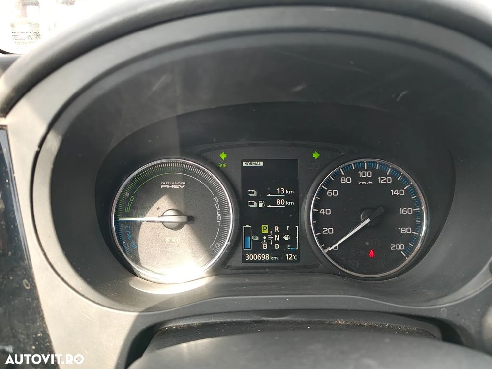 Mitsubishi Outlander - 9