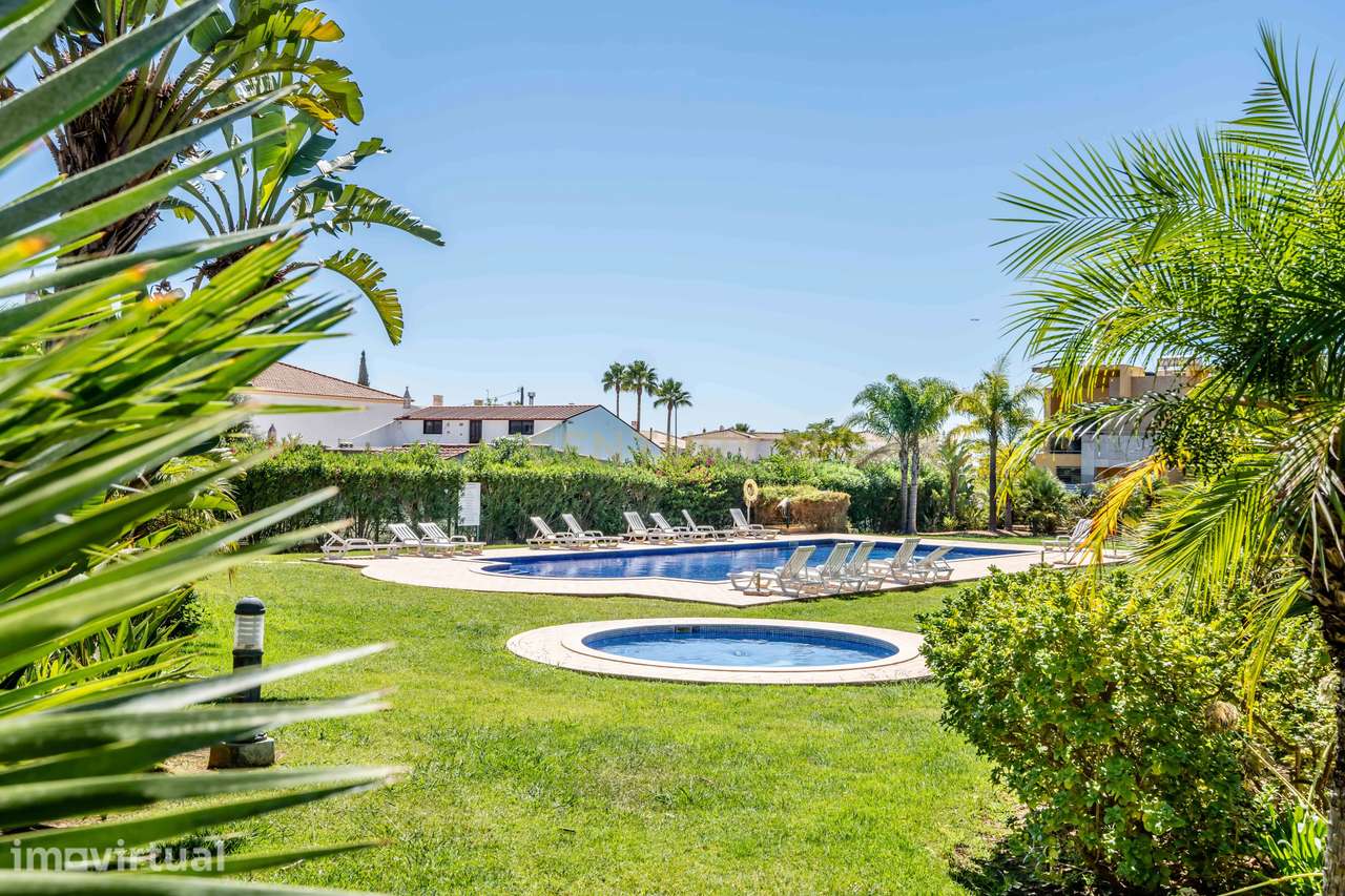 Moradia V3 com Piscina, Jardim Privativo, Amplos Jardins Paisagísticos - Grande imagem: 3/40