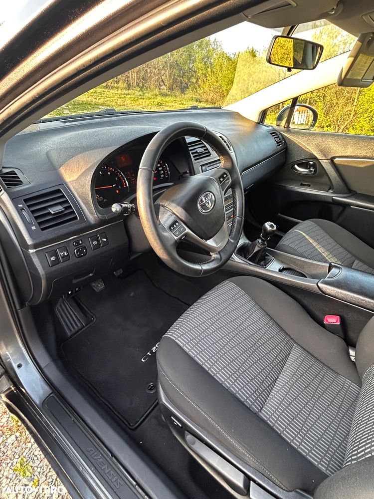 Toyota Avensis 2.0 D-4D Executive - 7