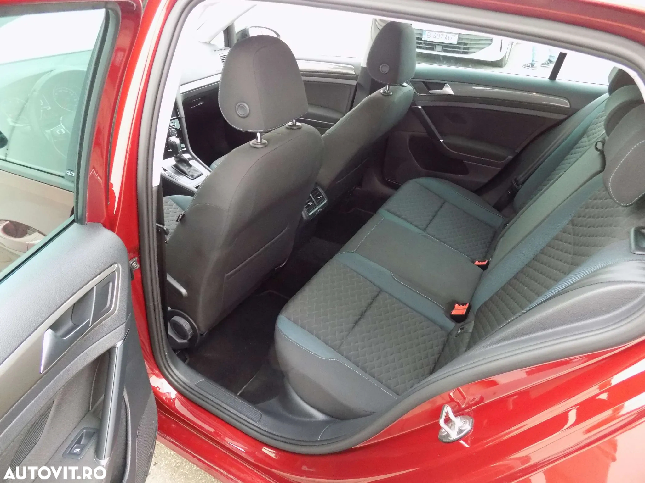 Volkswagen Golf - 18