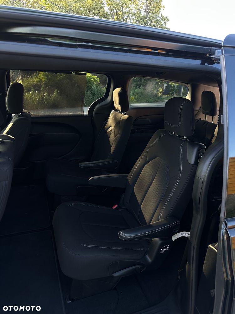 Chrysler Pacifica - 30