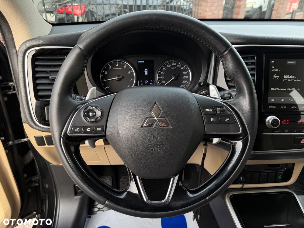 Mitsubishi Outlander 2.0 Intense + Navi 4WD CVT - 23