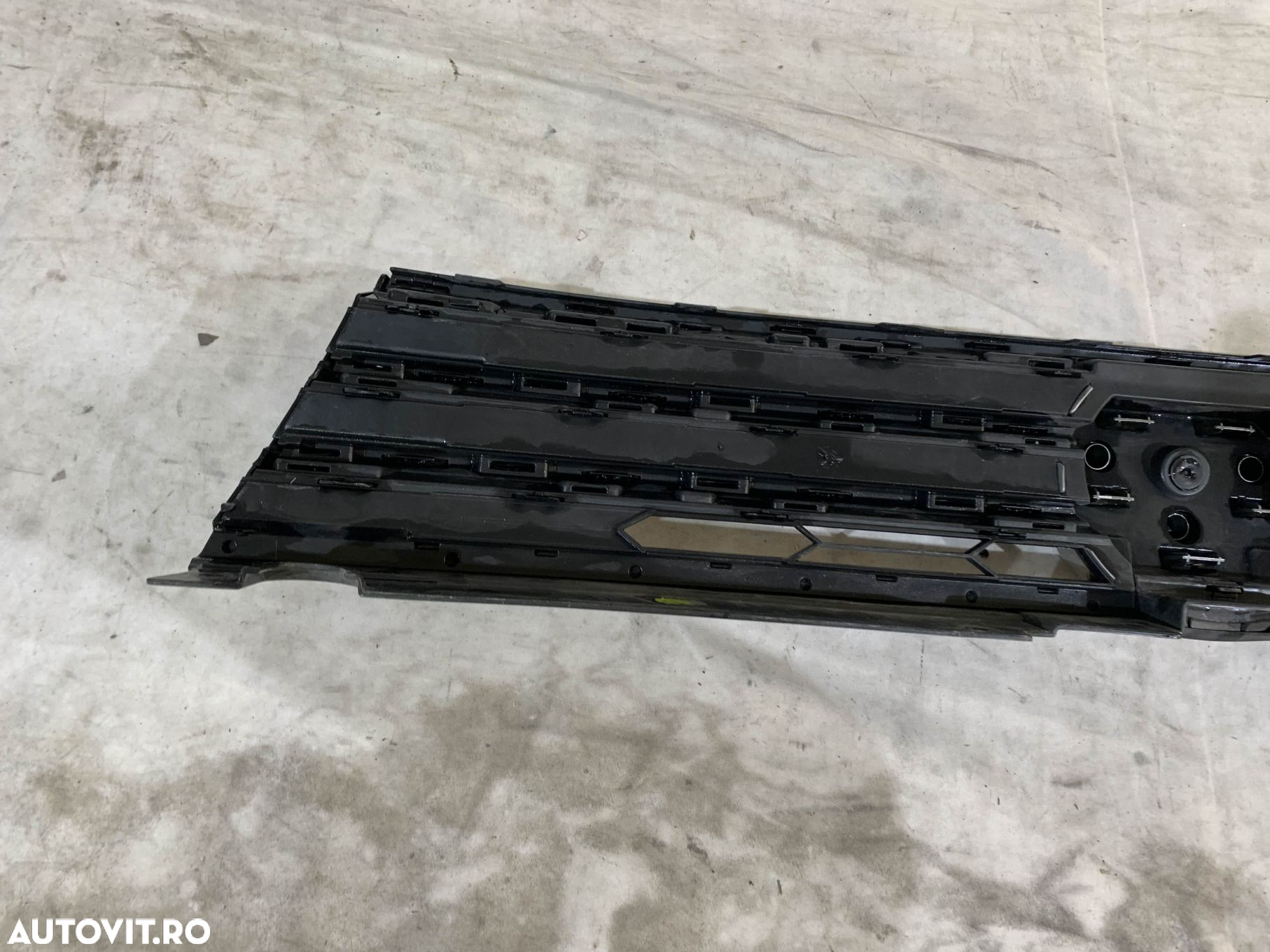 Grila radiator, VW Touareg, 2015, 2016, 2017, 2018, cod origine OE 7P6853651L. - 7