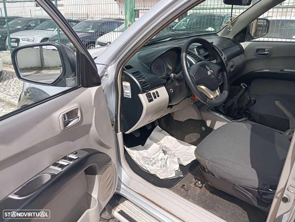 Mitsubishi L200 2.5 DI-D CD Invite AC 4WD - 6