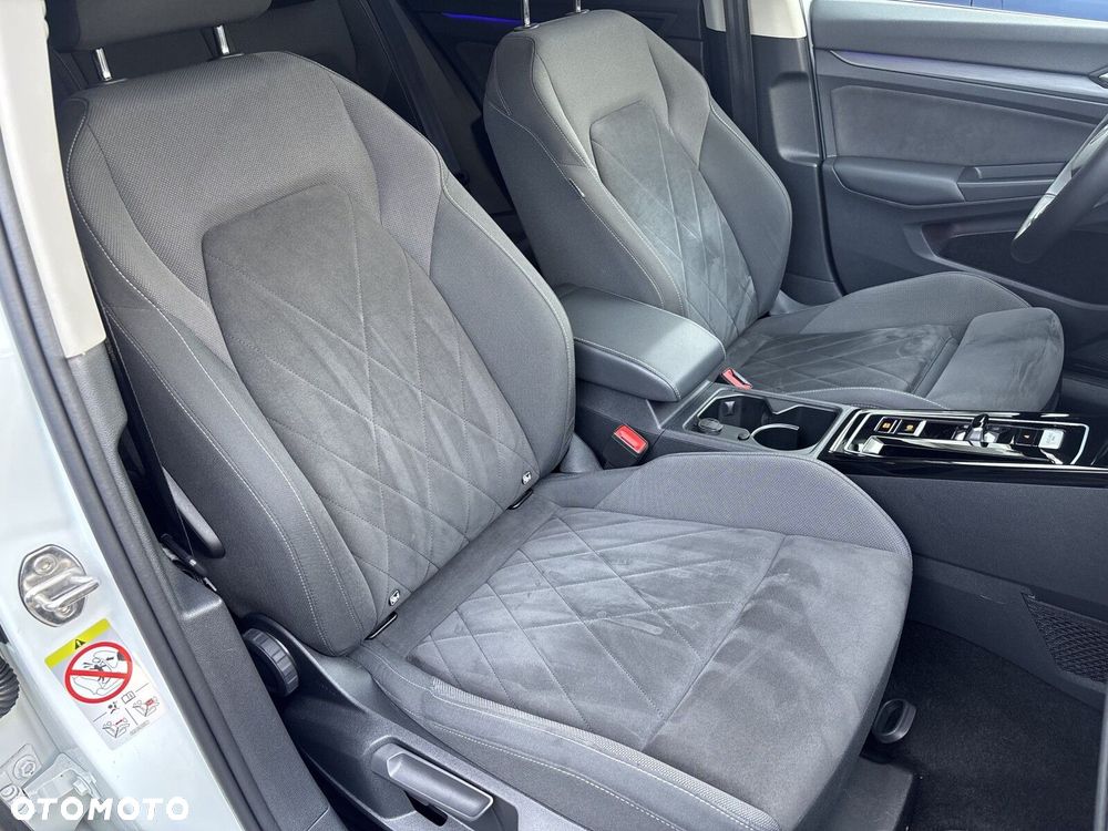 Volkswagen Golf - 33