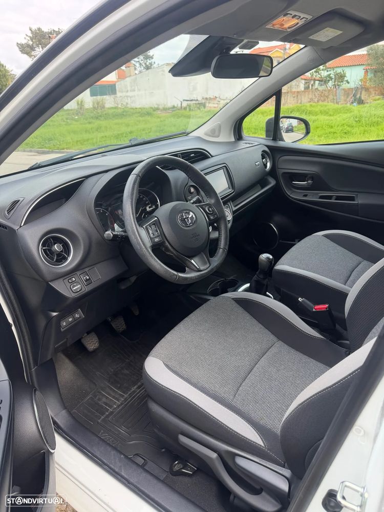 Toyota Yaris 1.0 VVT-i 20 Anos - 6
