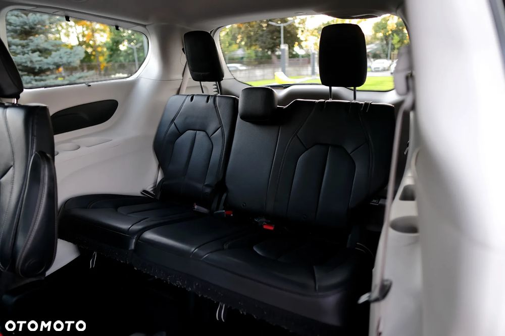 Chrysler Pacifica - 22