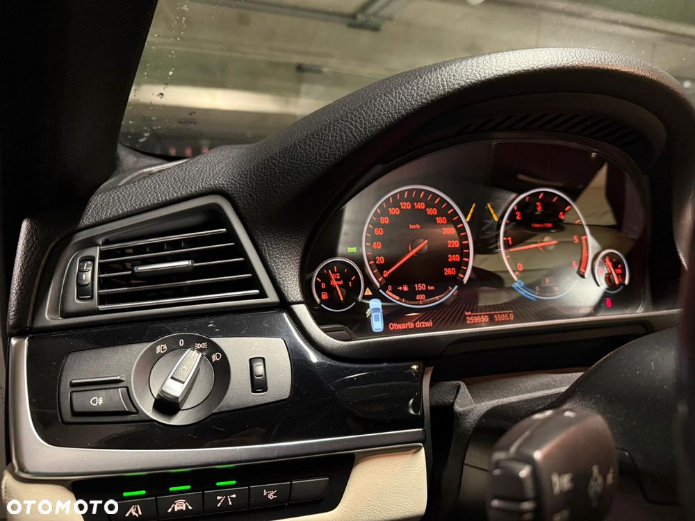 BMW Seria 5 M550d xDrive - 8