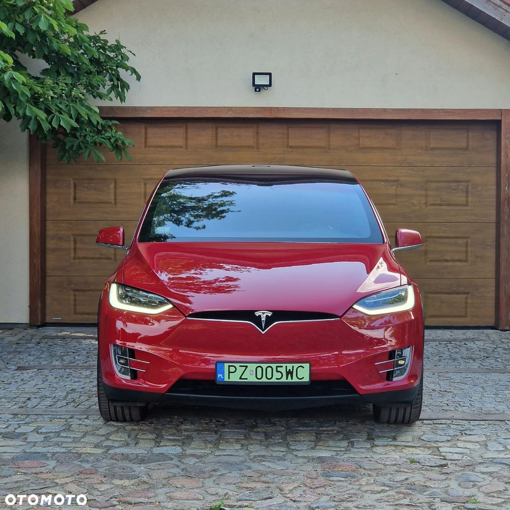 Tesla Model X 75 D - 11