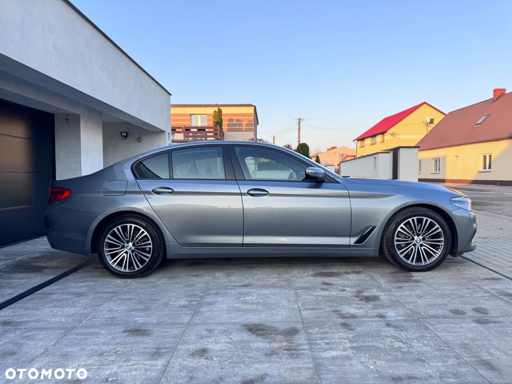 BMW Seria 5 530i GPF xDrive Sport Line sport - 2