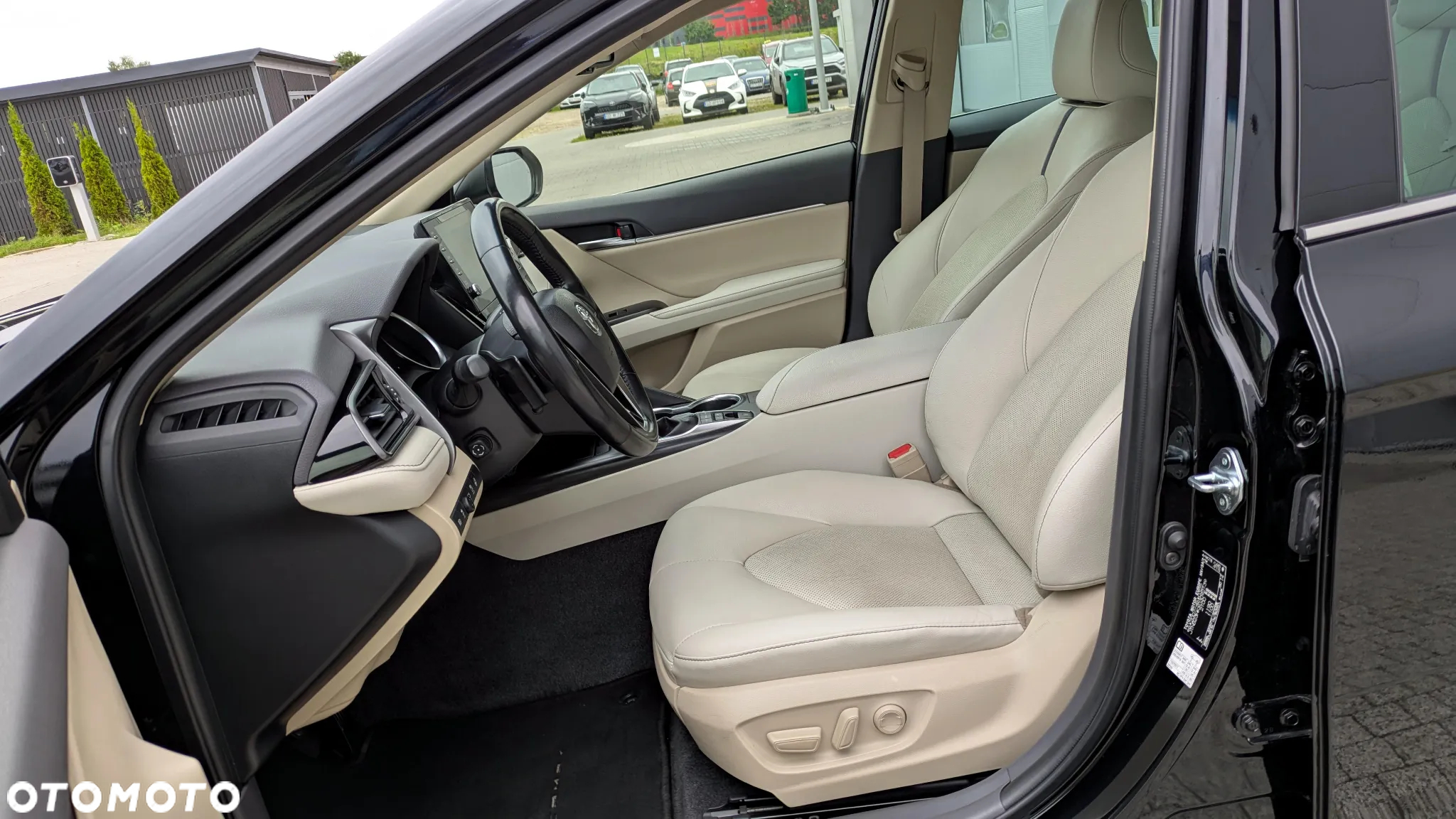 Toyota Camry 2.5 Hybrid Executive CVT - 8