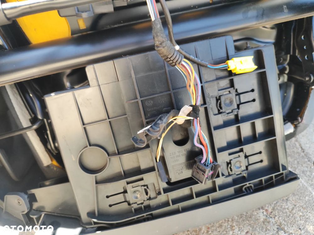 fotel przód x2 + fotel drugi rząd x3 + fotel trzeci rząd x2 plus mocowania boczki kpl. 7 osób do Vw Touran I 03-10r , komplet z foto - 24