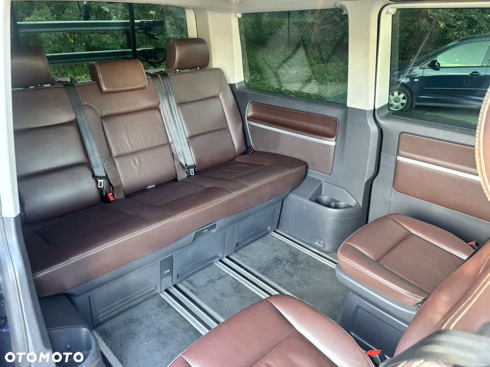Volkswagen Multivan - 11
