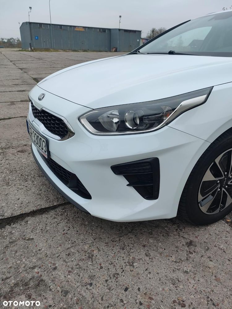 Kia Ceed 1.6 CRDi mHEV L Business Line - 11