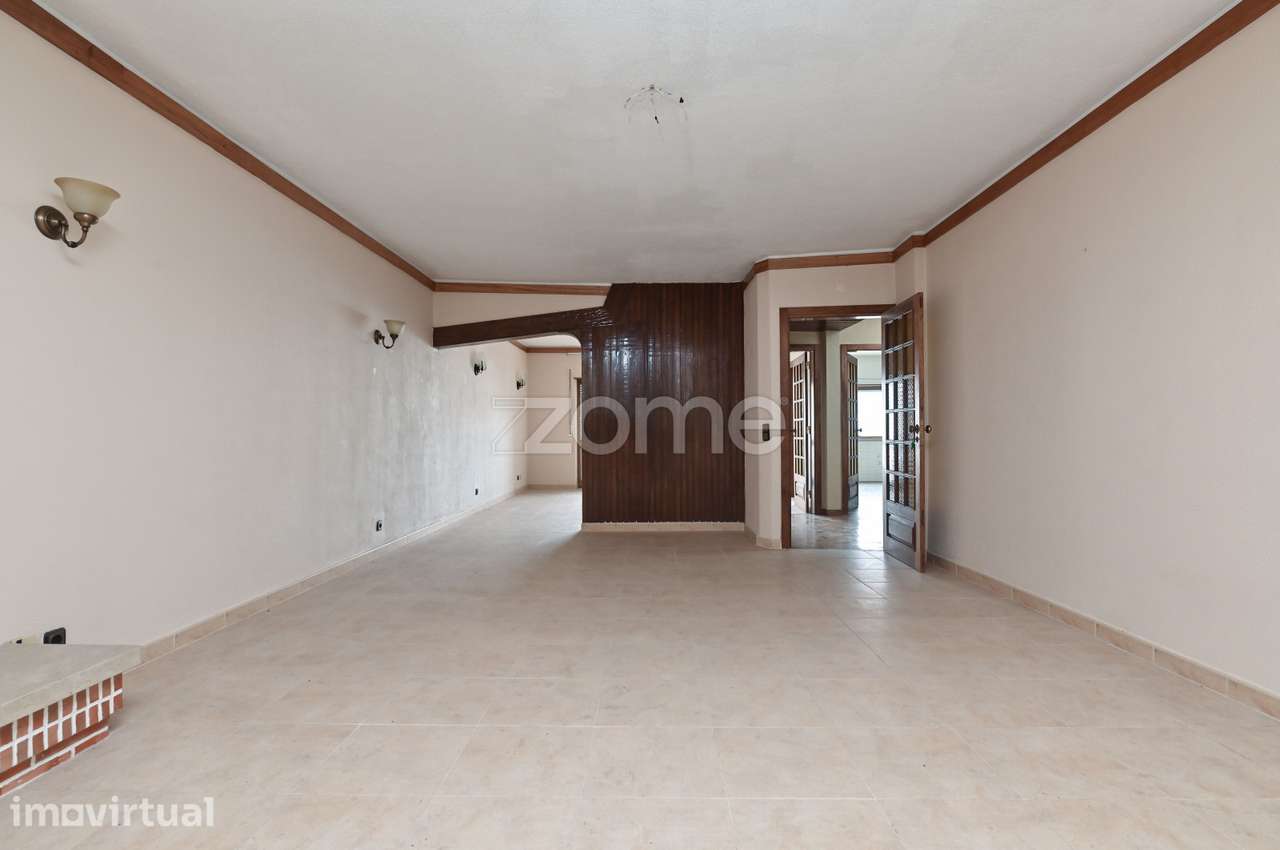 Moradia T4+1 para Remodelação - Sassoeiros, Carcavelos - Grande imagem: 4/41