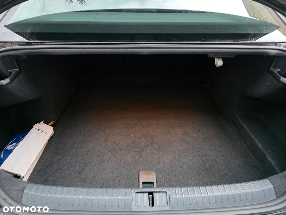 Volkswagen Passat - 26