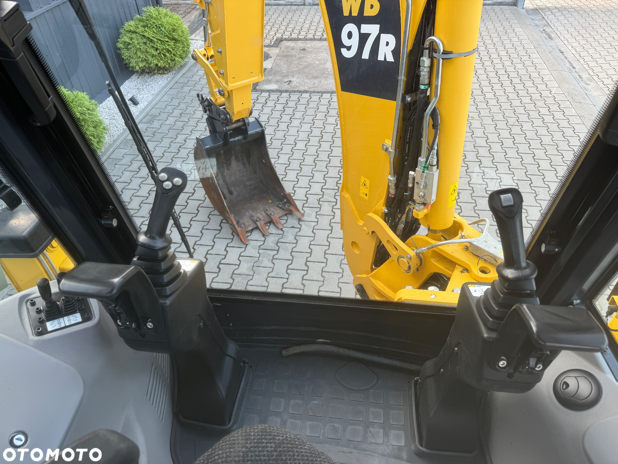 Komatsu WB 97R - 19