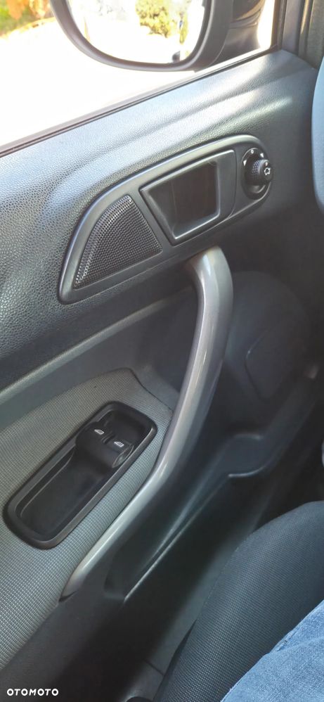 Ford Fiesta 1.25 Champions Edition - 24