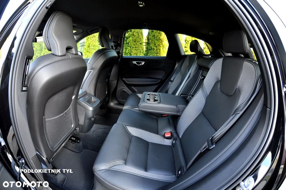 Volvo XC 60 B5 B AWD Plus Black Edition - 24