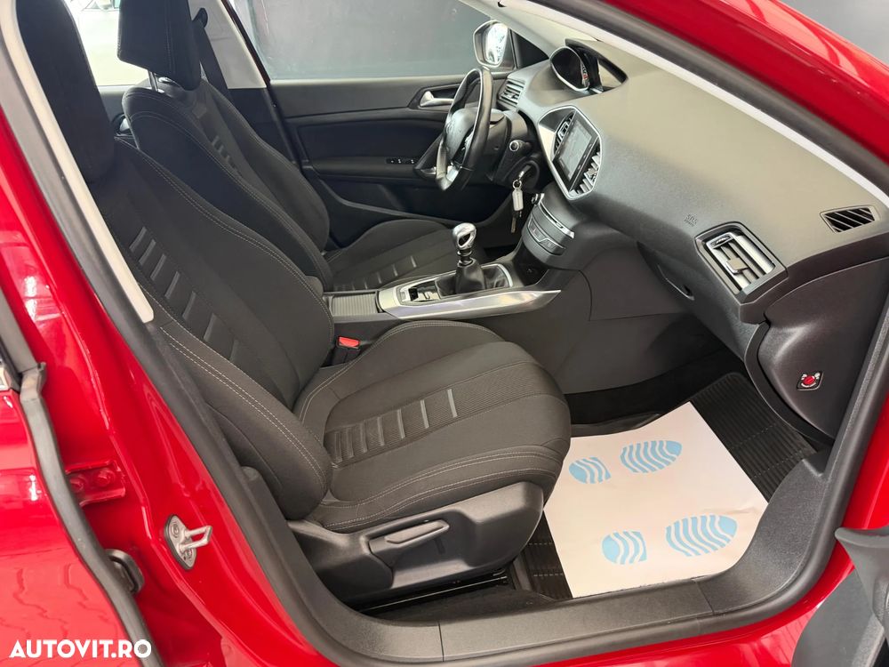 Peugeot 308 125 THP Allure - 11