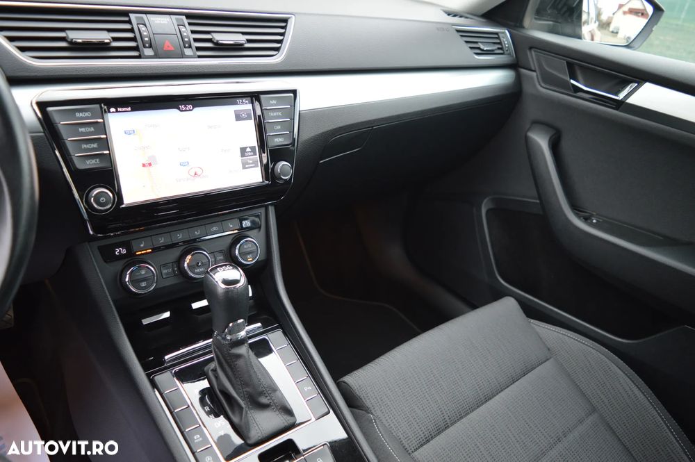 Skoda Superb 2.0 TDI DSG Ambition - 38