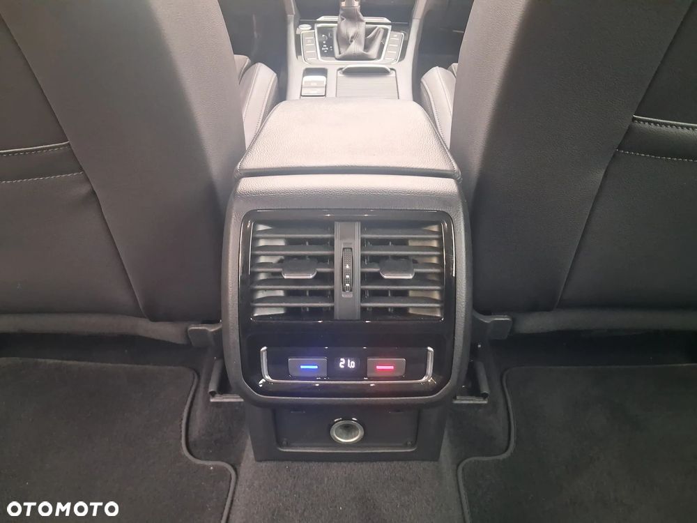Volkswagen Passat - 19